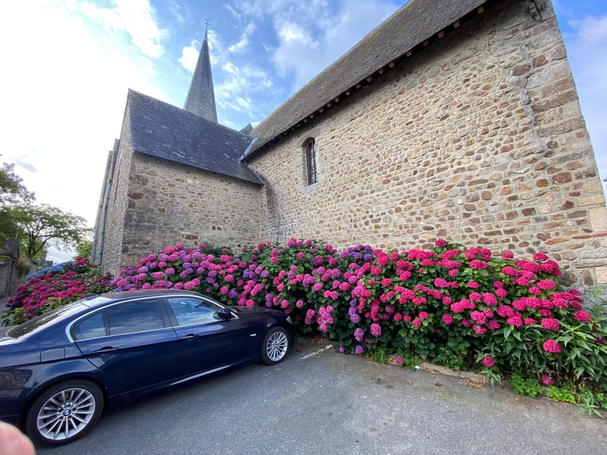 Charming Cottage In A Typical French Village Saint-Christophe-du-Luat Buitenkant foto